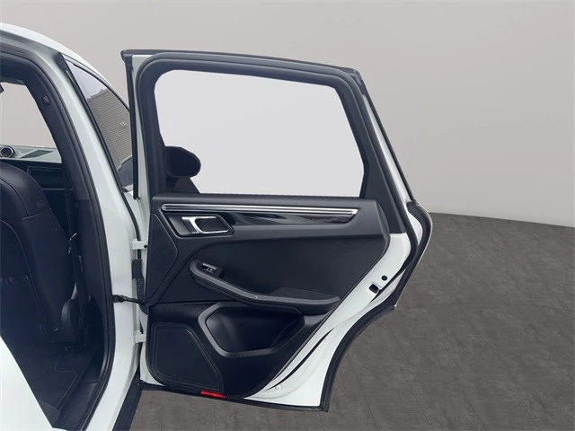 2020 Porsche Macan - Image 18 of 21