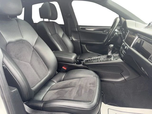 2020 Porsche Macan - Image 17 of 21