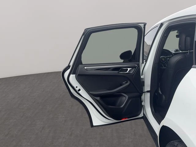 2020 Porsche Macan - Image 13 of 21