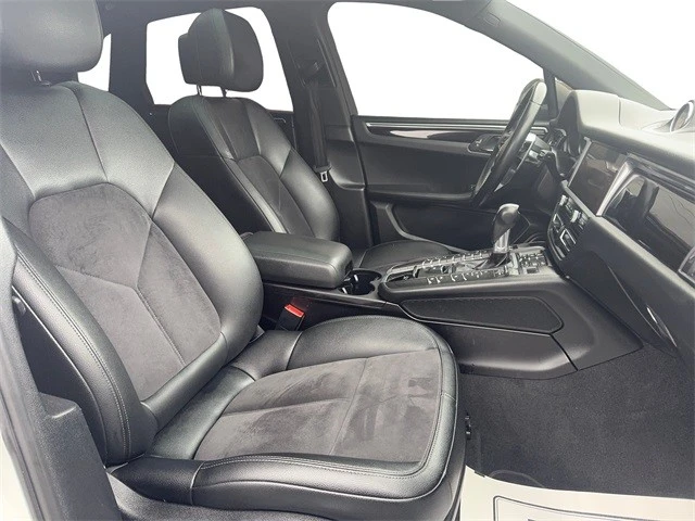 2020 Porsche Macan - Image 17 of 21