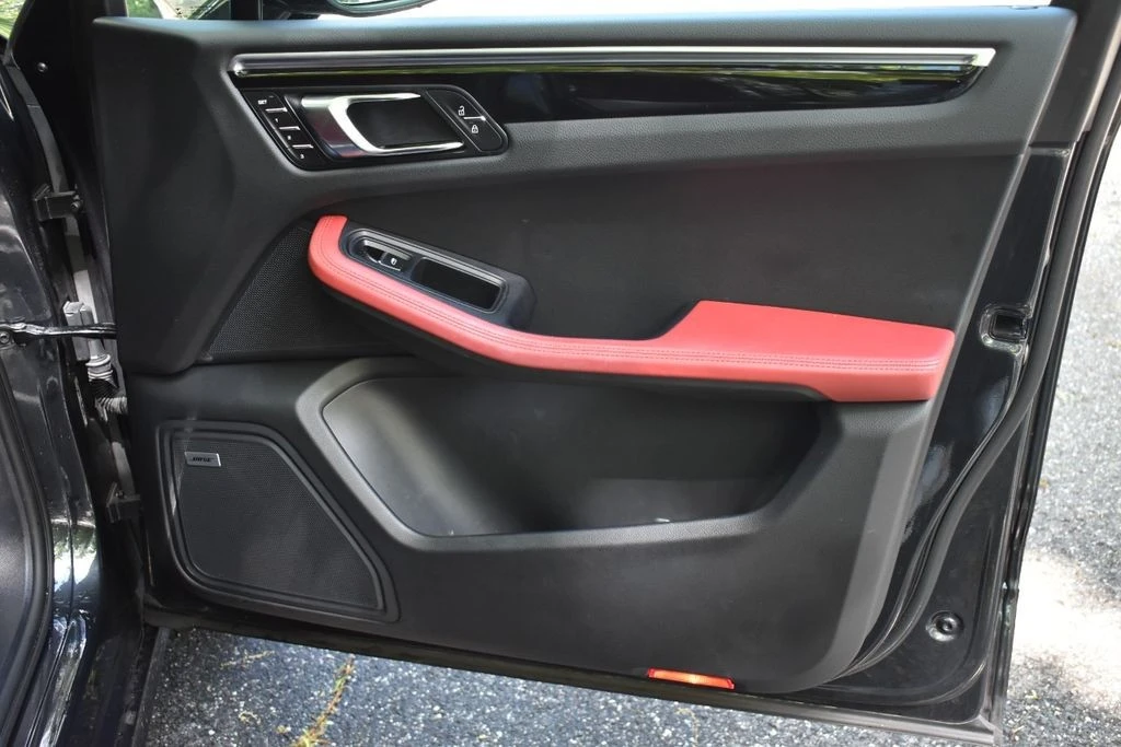 2020 Porsche Macan - Image 24 of 31