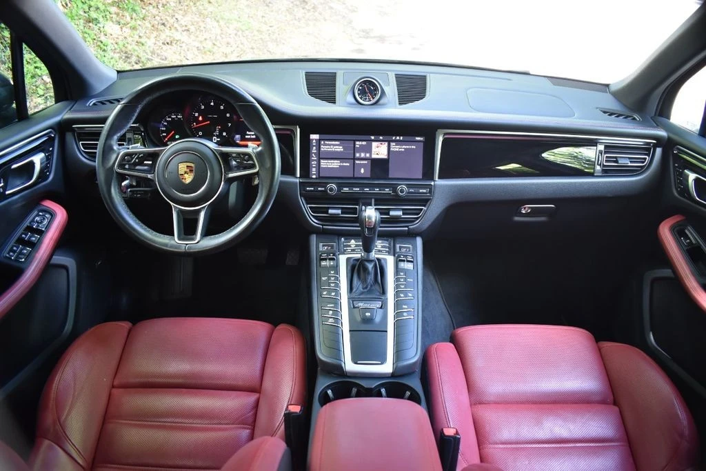 2020 Porsche Macan - Image 26 of 31