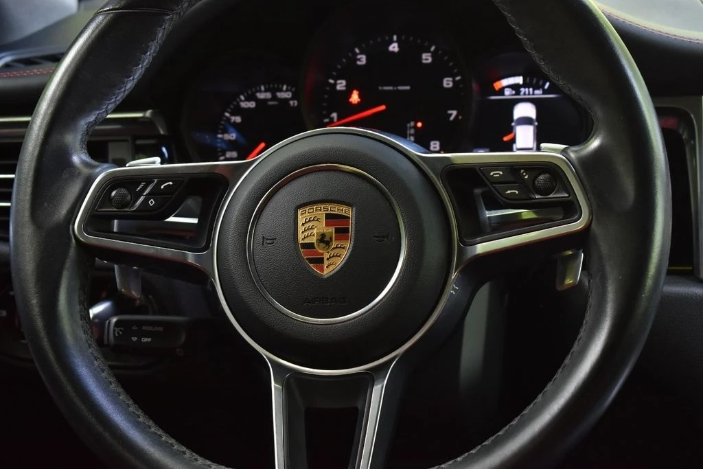 2020 Porsche Macan - Image 27 of 31