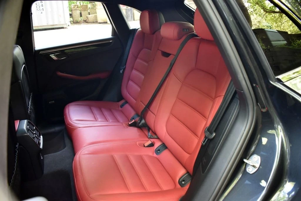 2020 Porsche Macan - Image 19 of 31