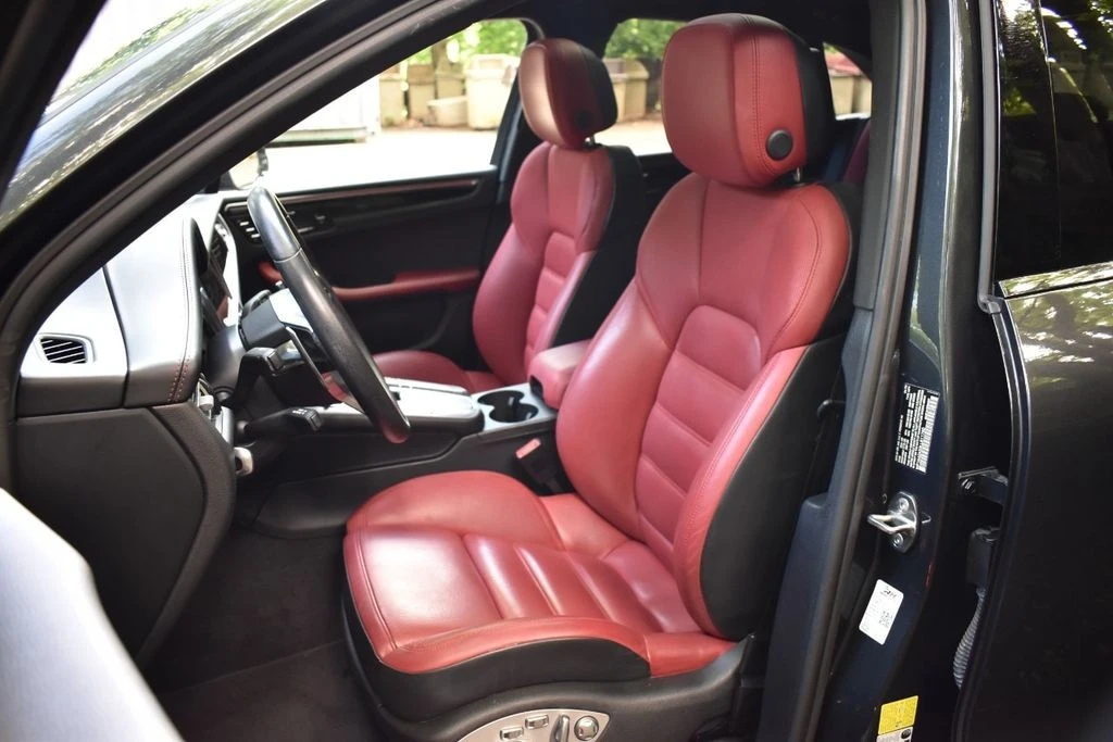 2020 Porsche Macan - Image 16 of 31