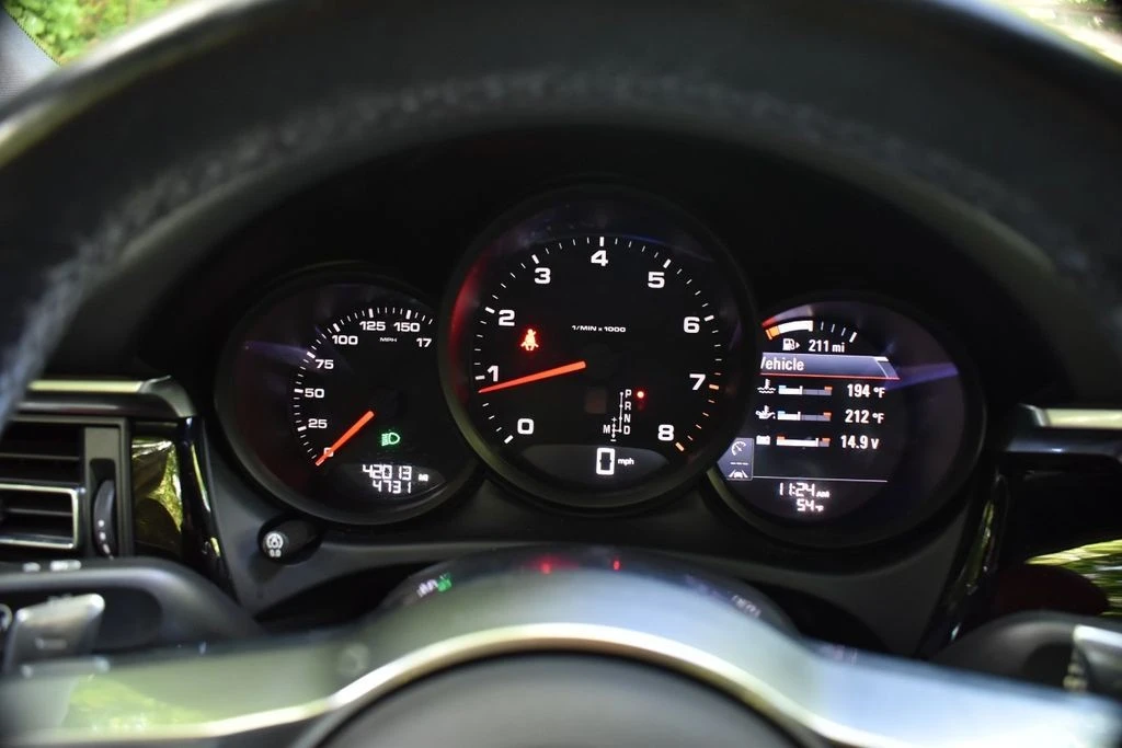 2020 Porsche Macan - Image 28 of 31