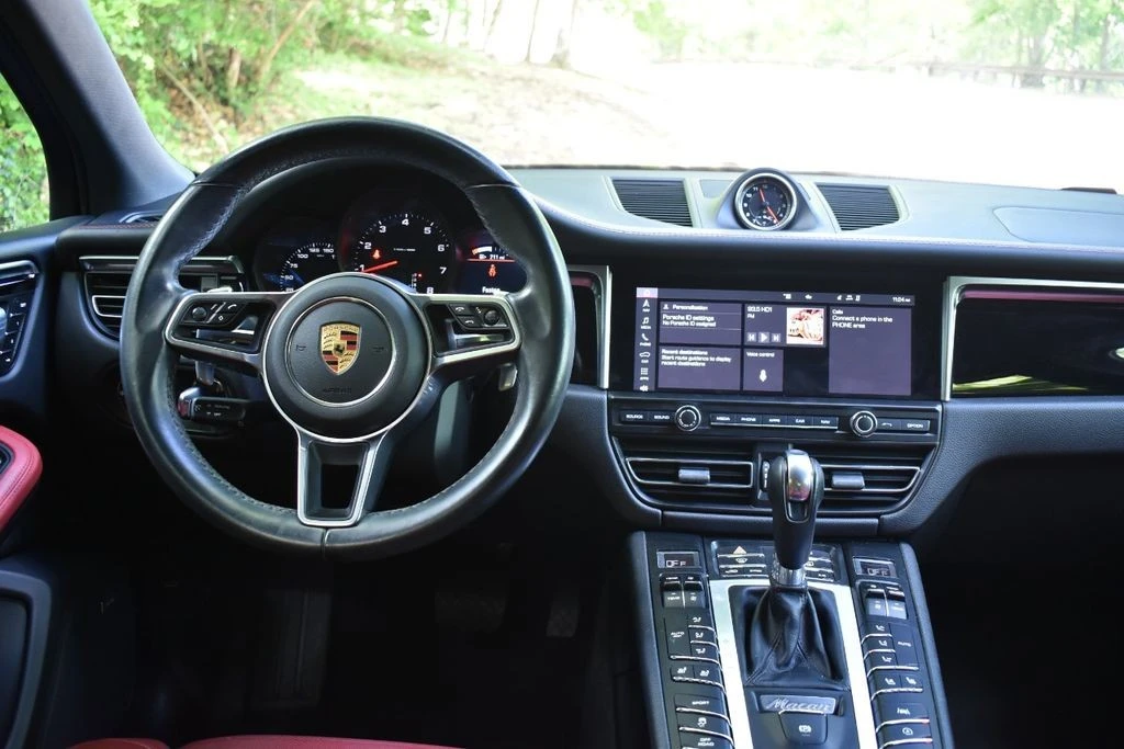 2020 Porsche Macan - Image 25 of 31