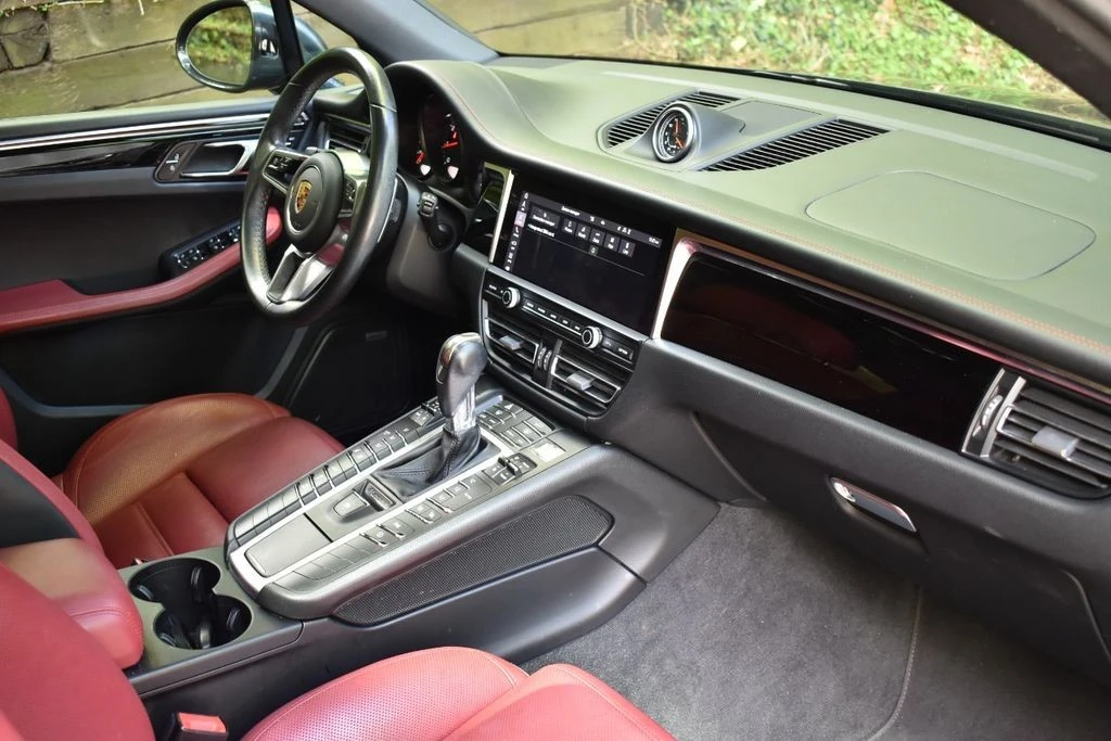 2020 Porsche Macan - Image 23 of 31