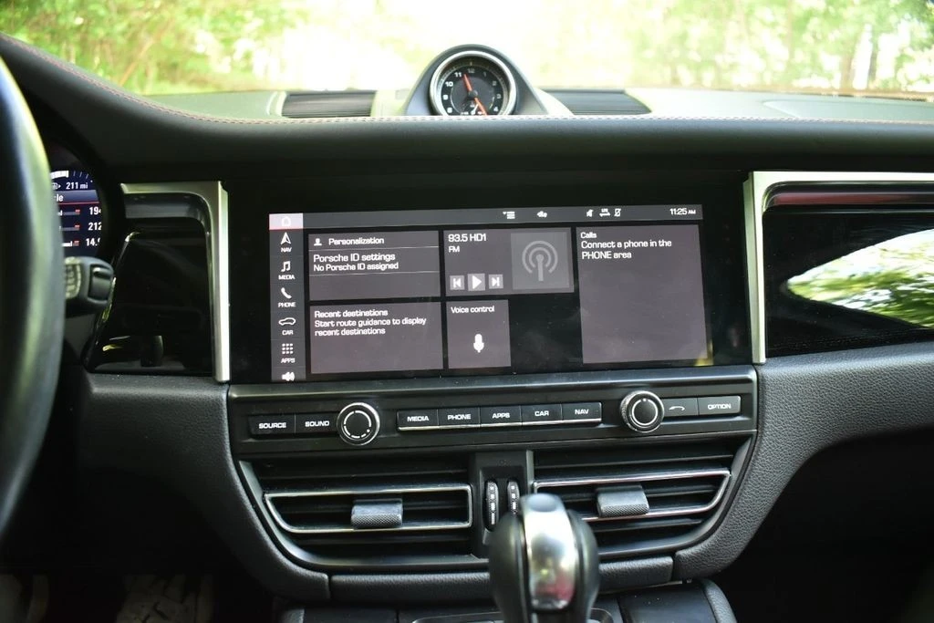 2020 Porsche Macan - Image 30 of 31