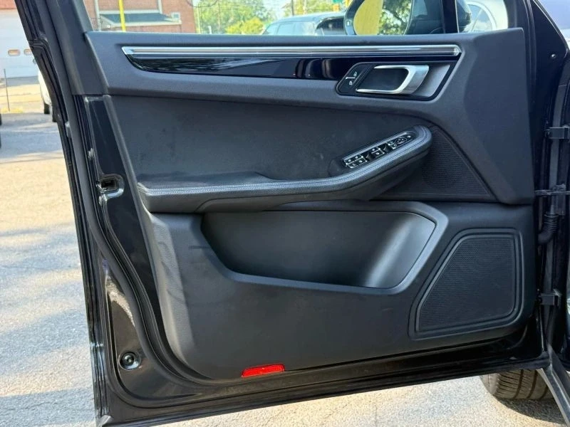 2020 Porsche Macan - Image 7 of 12