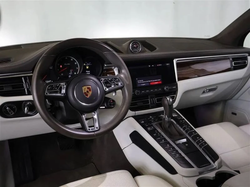 2020 Porsche Macan - Image 9 of 12