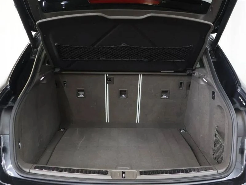 2020 Porsche Macan - Image 8 of 12