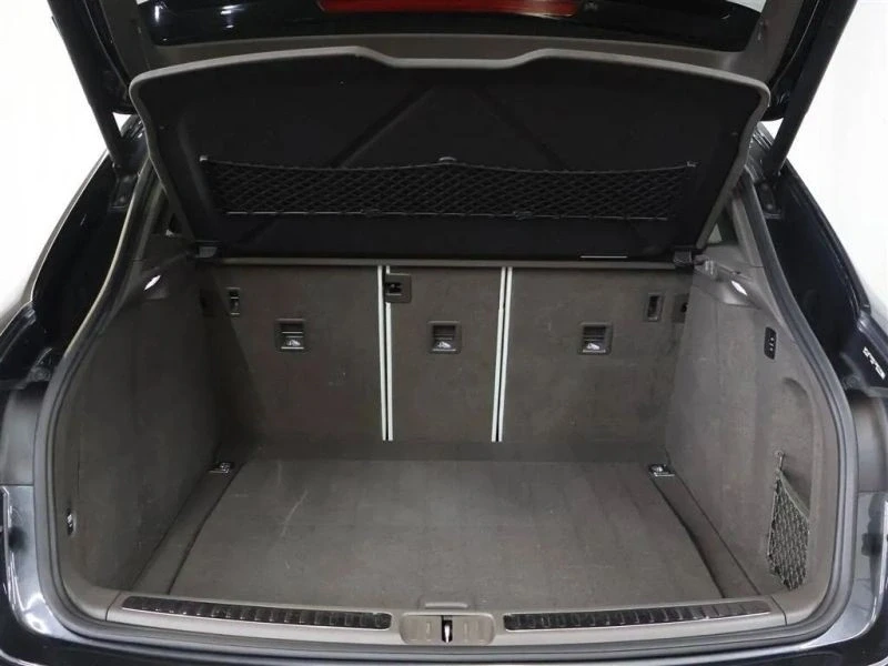 2020 Porsche Macan - Image 8 of 12