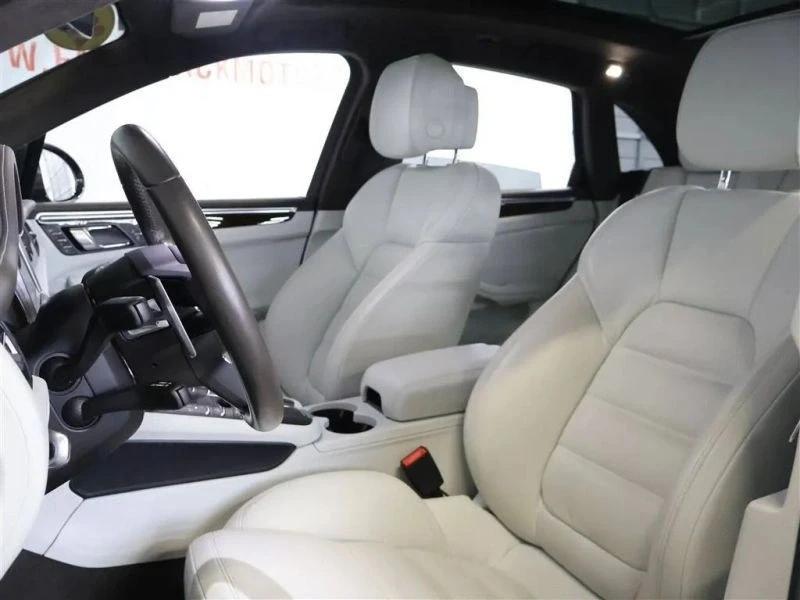 2020 Porsche Macan - Image 11 of 12