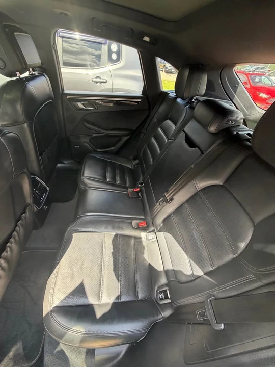 2020 Porsche Macan - Image 7 of 8