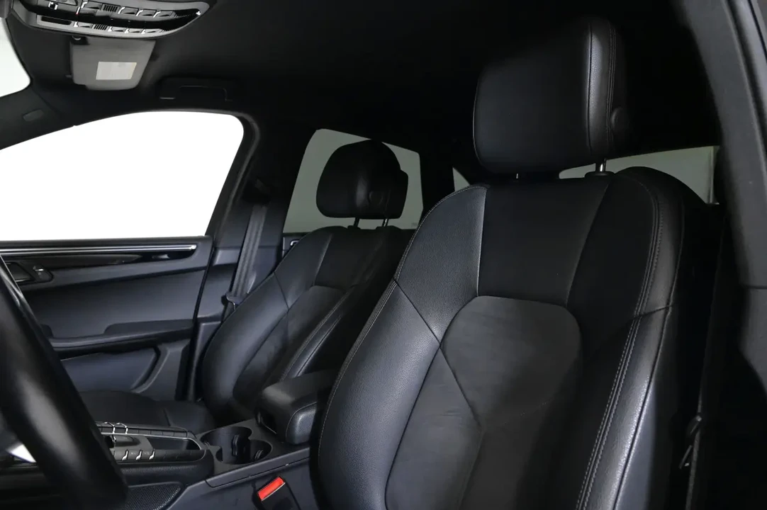 2020 Porsche Macan - Image 5 of 6