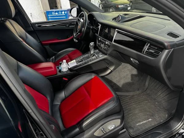 2020 Porsche Macan - Image 8 of 10