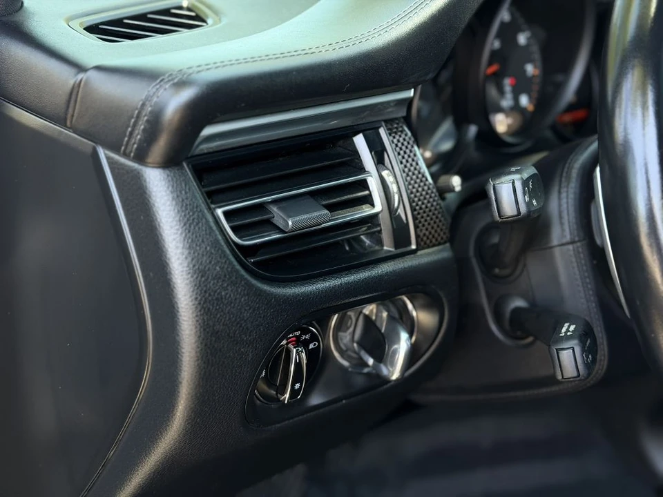 2020 Porsche Macan GTS - Image 17 of 31