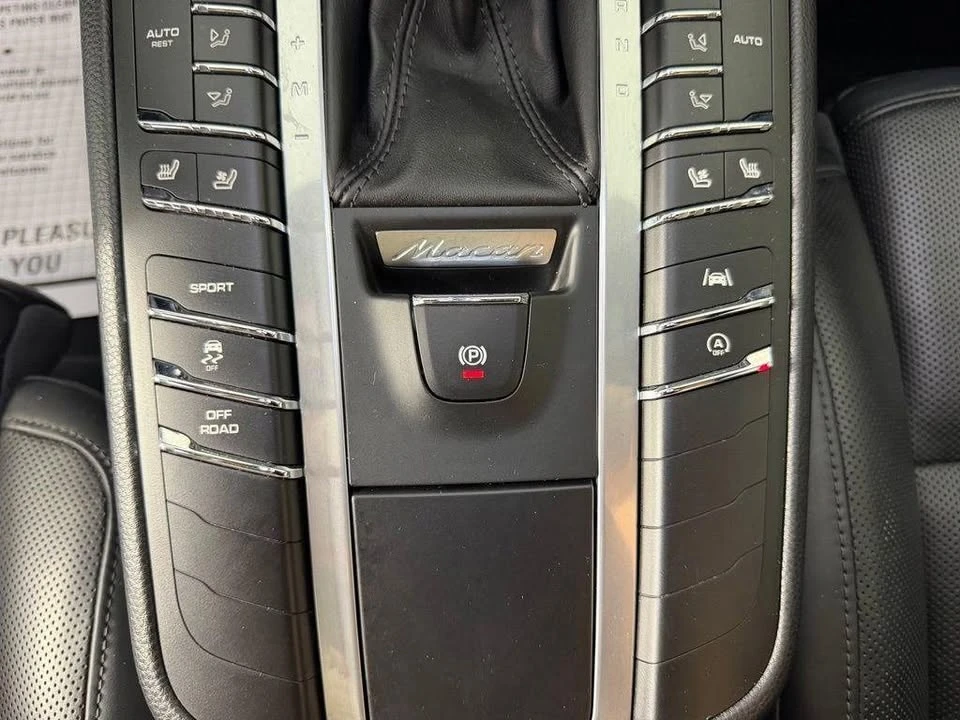 2020 Porsche Macan - Image 16 of 20
