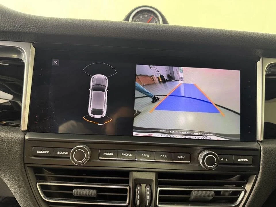 2020 Porsche Macan - Image 11 of 20
