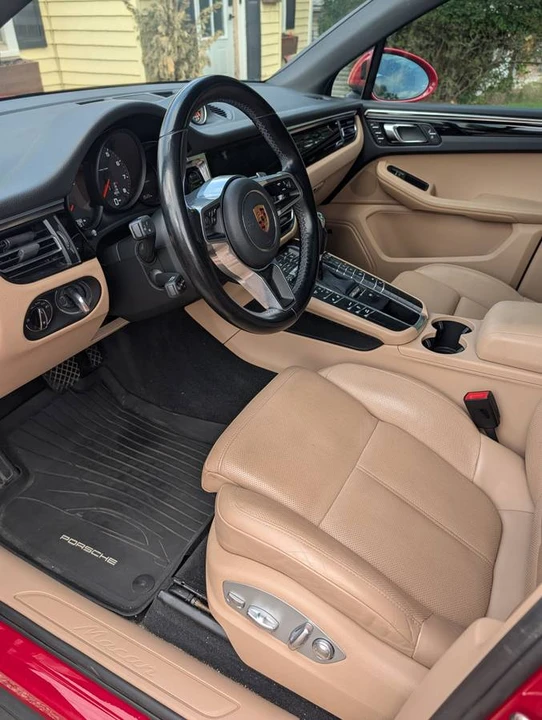 2020 Porsche Macan - Image 12 of 24
