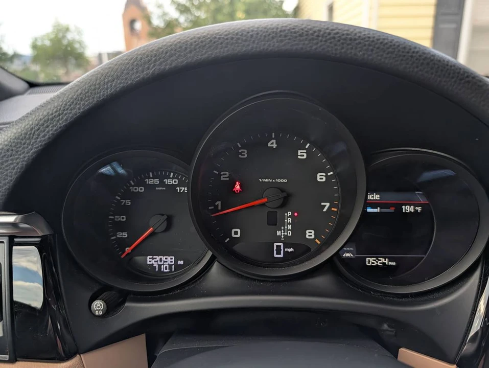 2020 Porsche Macan - Image 17 of 24