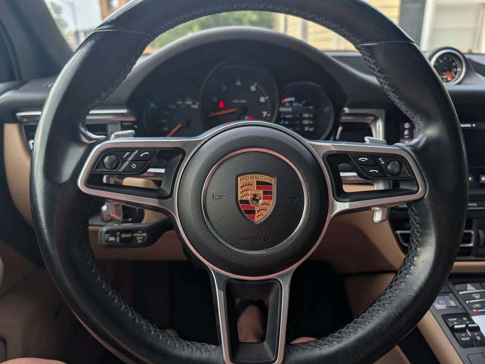 2020 Porsche Macan - Image 18 of 24