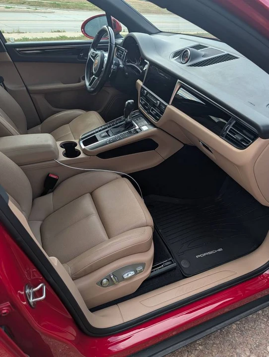 2020 Porsche Macan - Image 11 of 24
