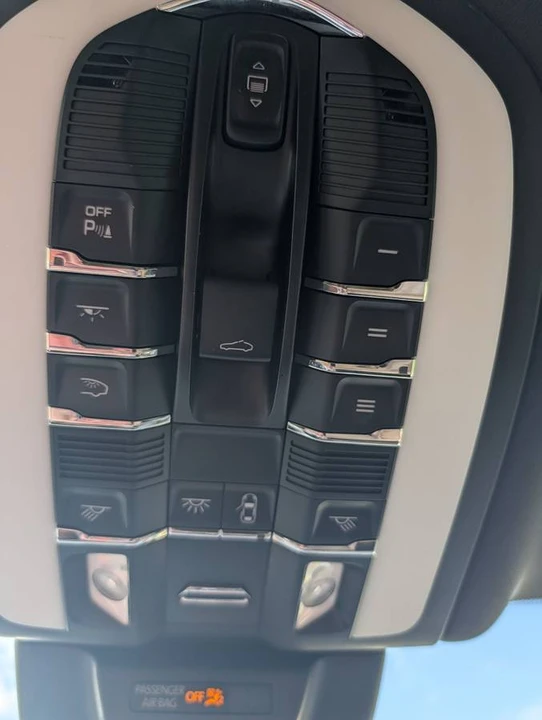 2020 Porsche Macan - Image 23 of 24