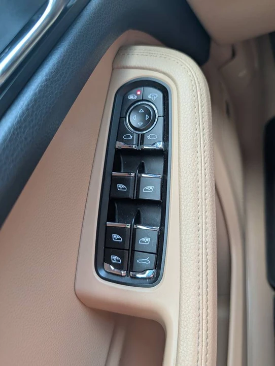 2020 Porsche Macan - Image 19 of 24