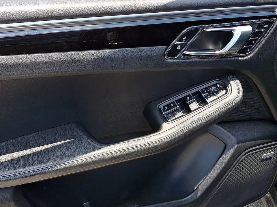 2020 Porsche Macan - Image 11 of 19