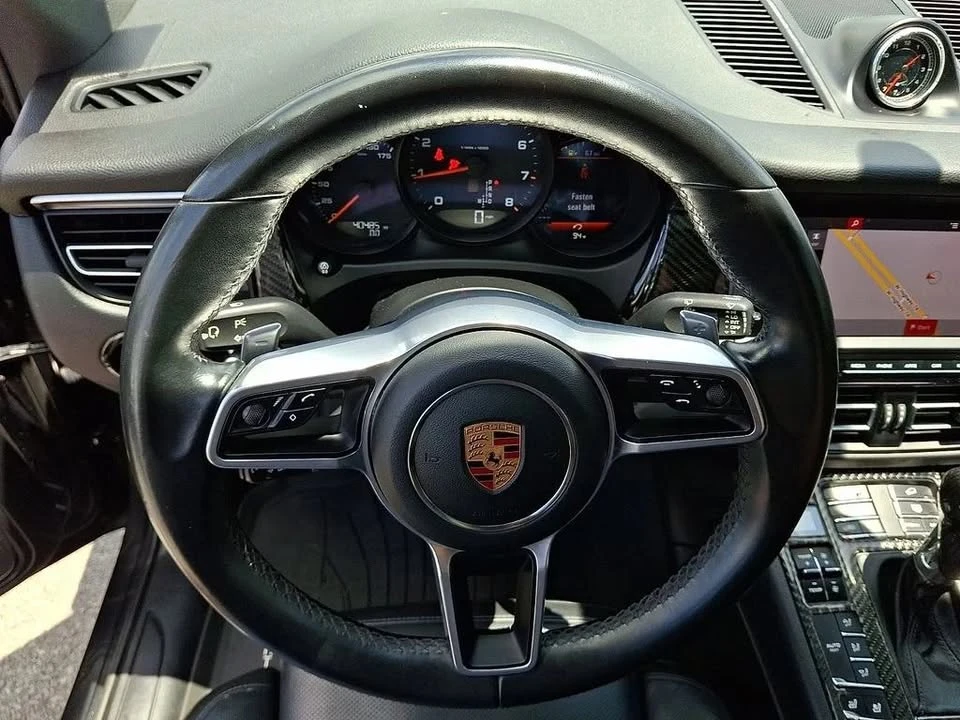 2020 Porsche Macan - Image 18 of 19