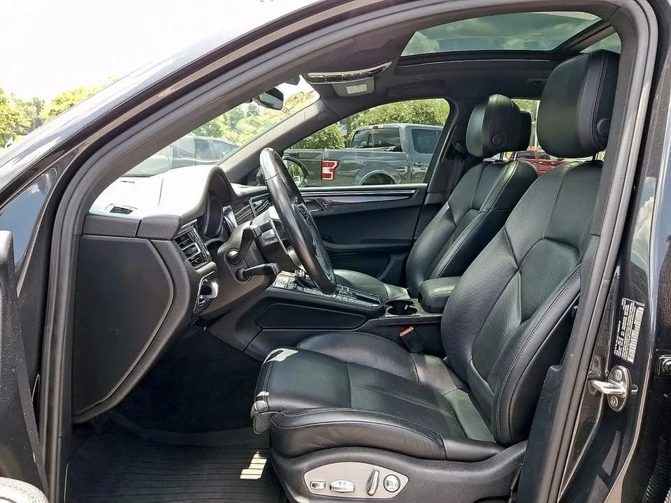 2020 Porsche Macan - Image 12 of 19