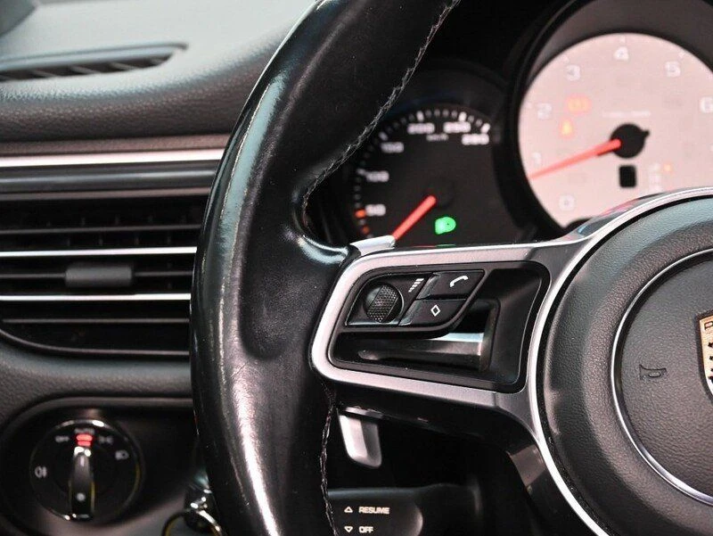 2020 Porsche Macan - Image 18 of 20