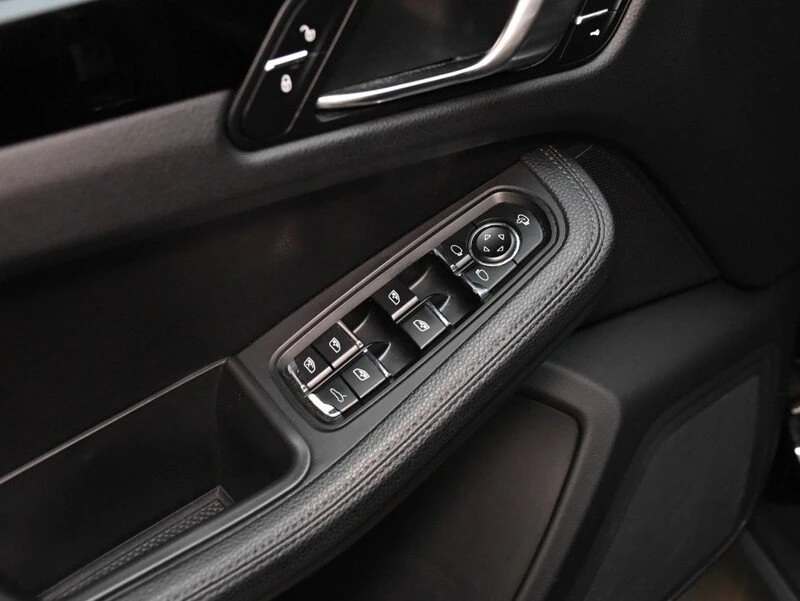 2020 Porsche Macan - Image 11 of 20