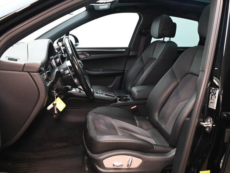 2020 Porsche Macan - Image 13 of 20