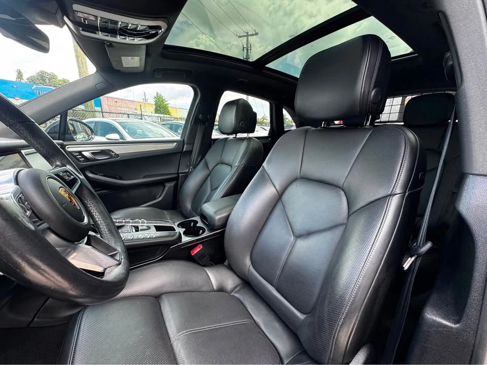 2020 Porsche Macan - Image 14 of 16