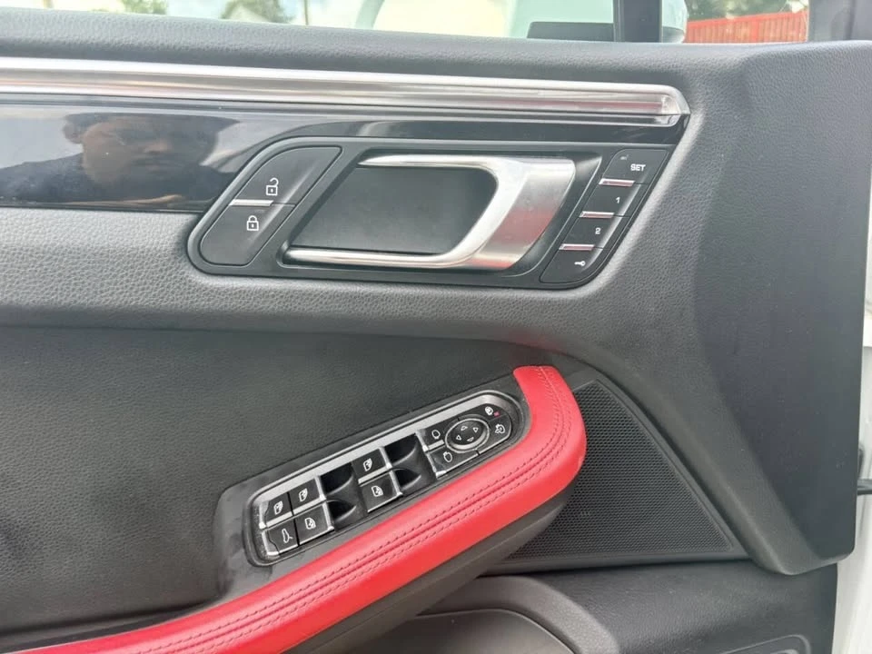 2020 Porsche Macan - Image 12 of 20