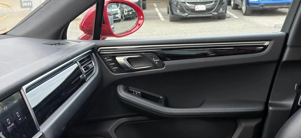 2020 Porsche Macan - Image 15 of 17