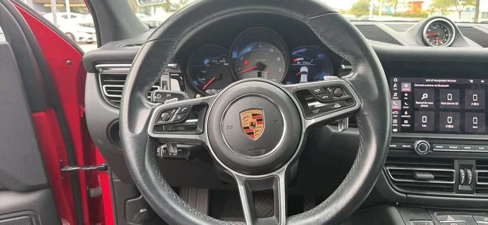 2020 Porsche Macan - Image 10 of 17