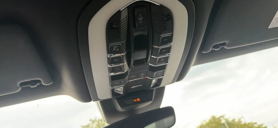 2020 Porsche Macan - Image 11 of 17