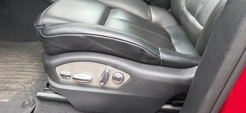 2020 Porsche Macan - Image 16 of 17