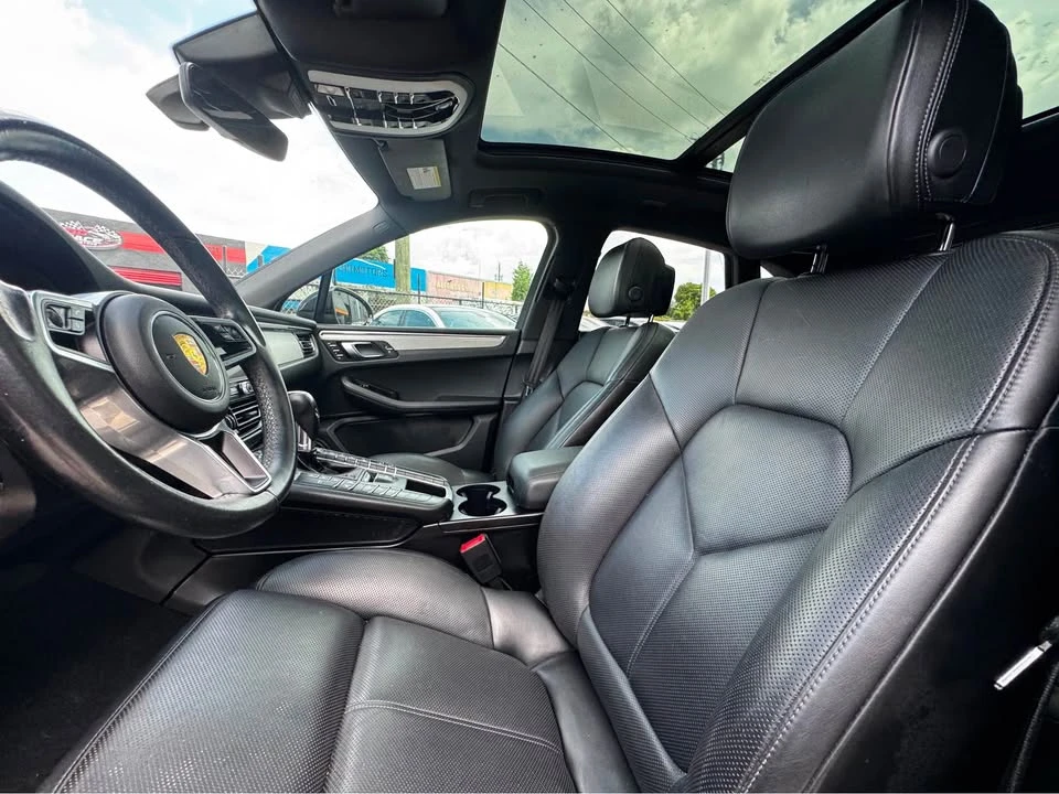 2020 Porsche Macan - Image 15 of 16