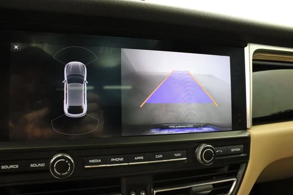 2020 Porsche Macan - Image 9 of 20