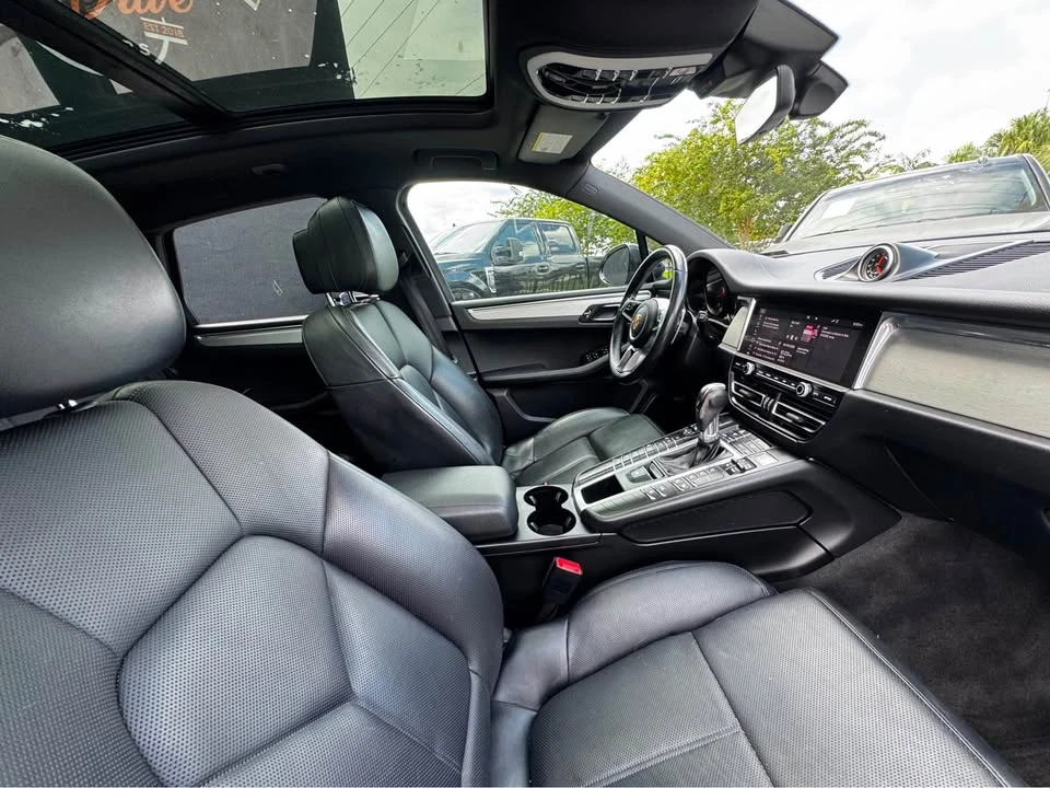 2020 Porsche Macan - Image 12 of 16