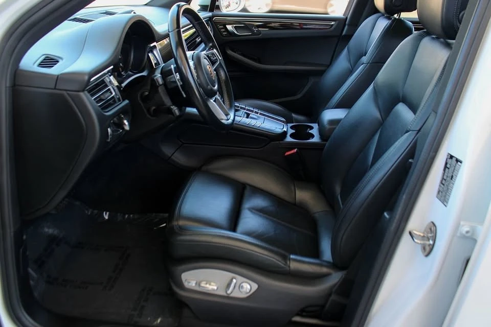 2020 Porsche Macan - Image 16 of 20