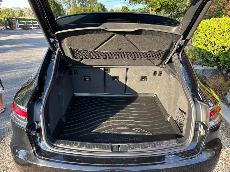 2020 Porsche Macan - Image 19 of 20