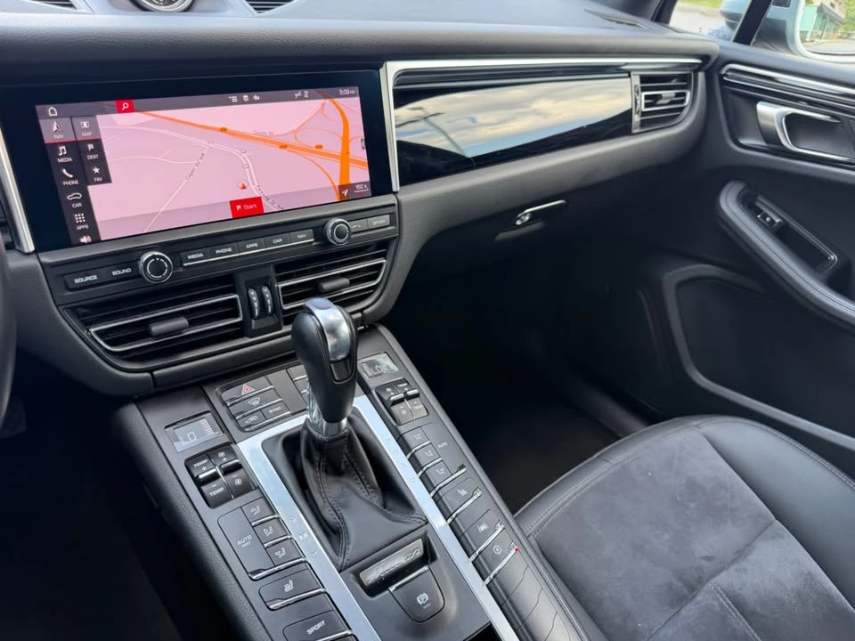 2020 Porsche Macan - Image 8 of 16