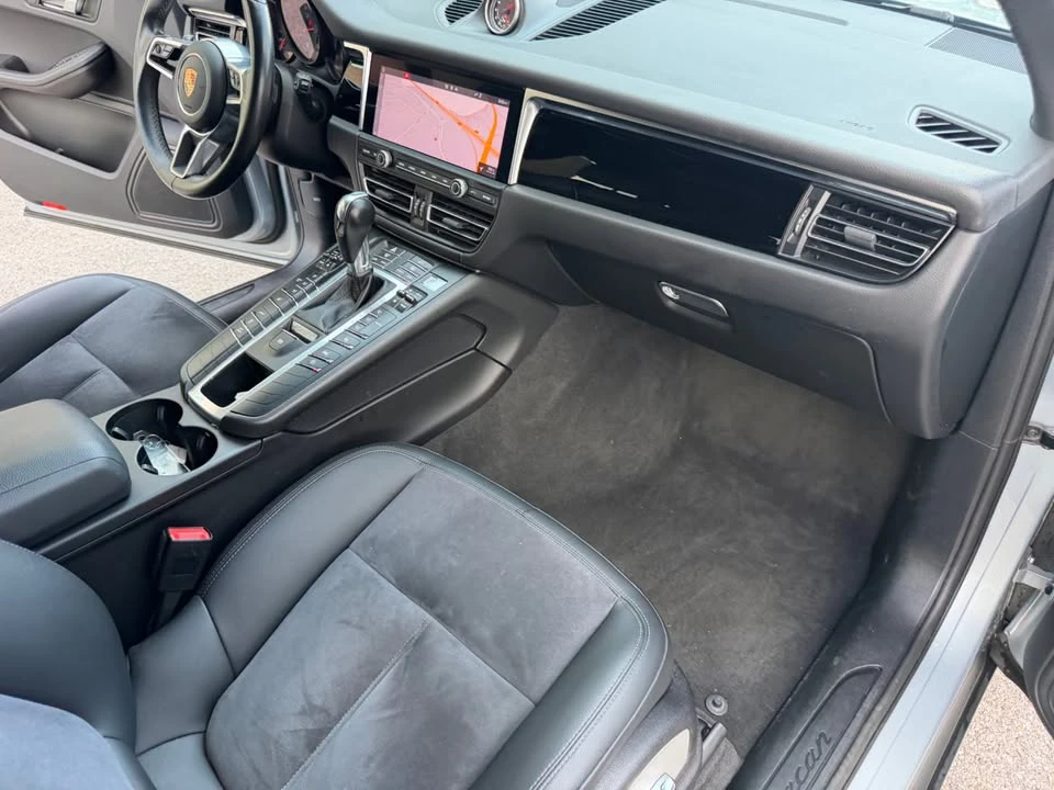 2020 Porsche Macan - Image 11 of 16