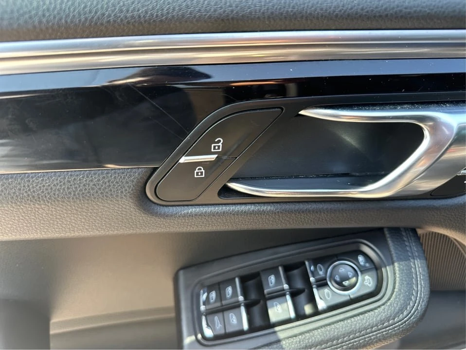 2020 Porsche Macan - Image 14 of 20